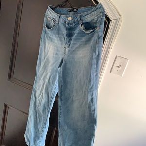 Light wash boyfriend jeans